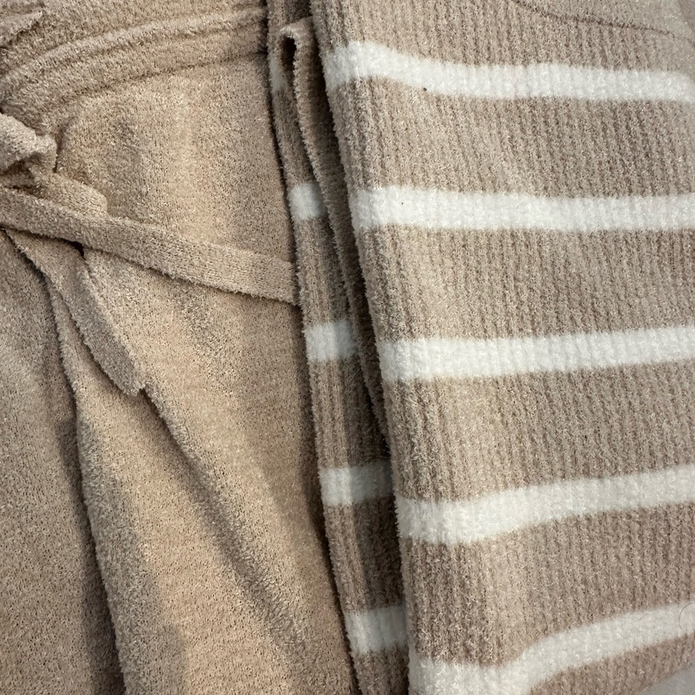 Barefoot Dreams Cozychic Ultra Lite Jogger Set (Stone-Sea Salt) - Picture 4 of 6